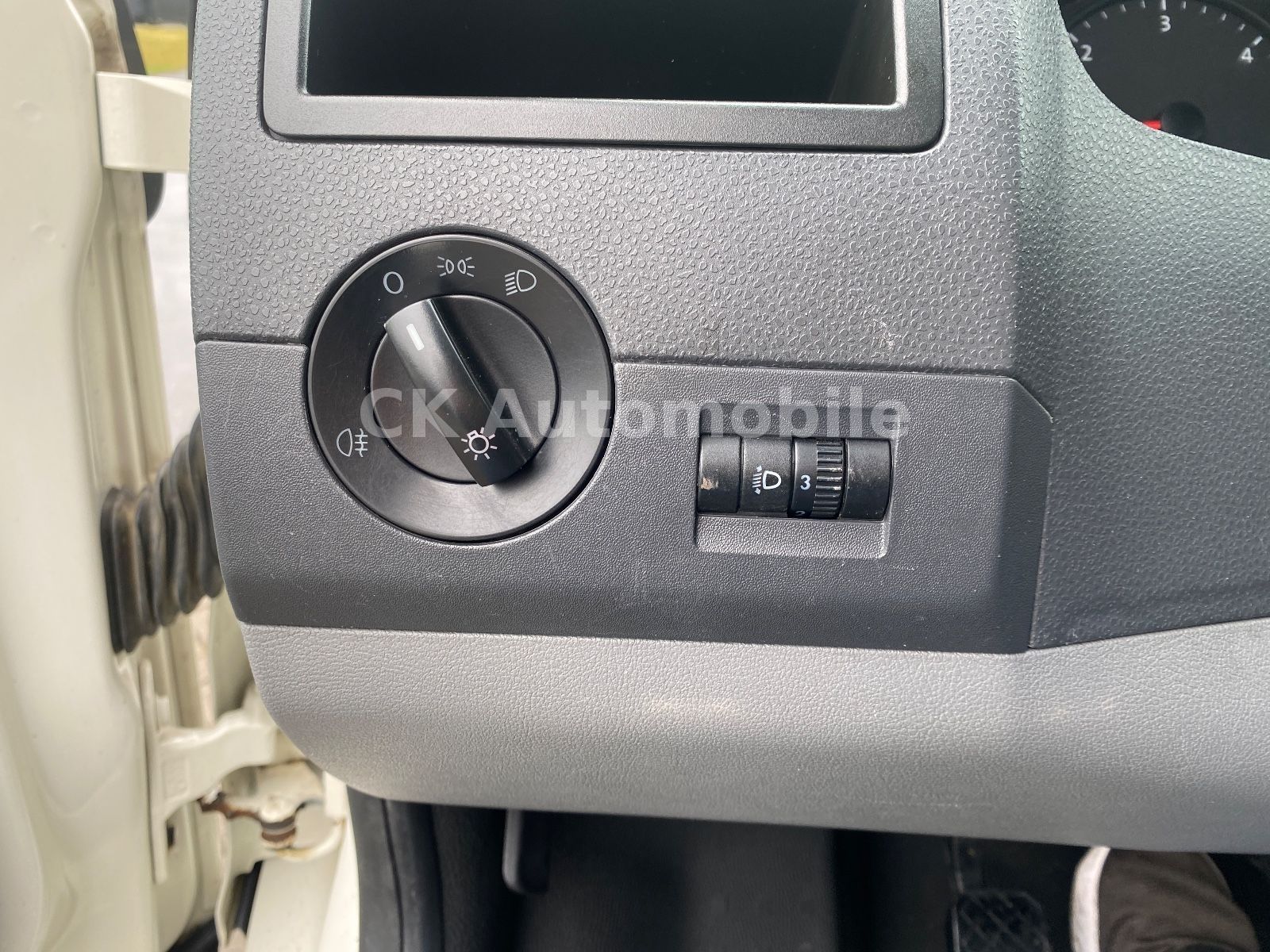 Fahrzeugabbildung Volkswagen T5 Transporter Kombi 1.9 TDI/9 Sitze/Klima/AHK