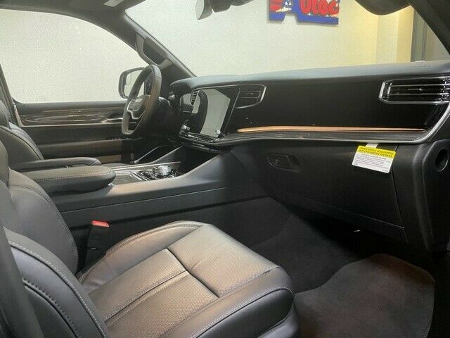 Fahrzeugabbildung Jeep WAGONEER SERIES III 5.7L-V8 ETORQUE-LUFTFEDERUNG