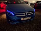 Mercedes-Benz B 180 /2.HAND/ EURO6/ LED/ GEPFLEGT - Mercedes-Benz B 180: Blau