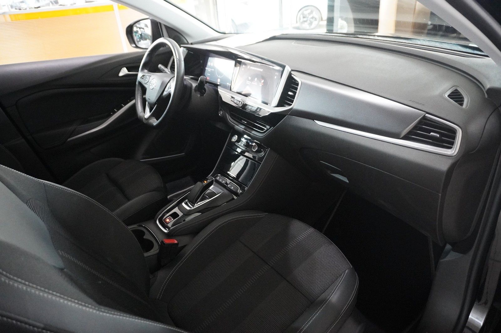 Fahrzeugabbildung Opel Grandland (X) 1.6 PHEV ELEGANCE NAVI/LED/SPORT