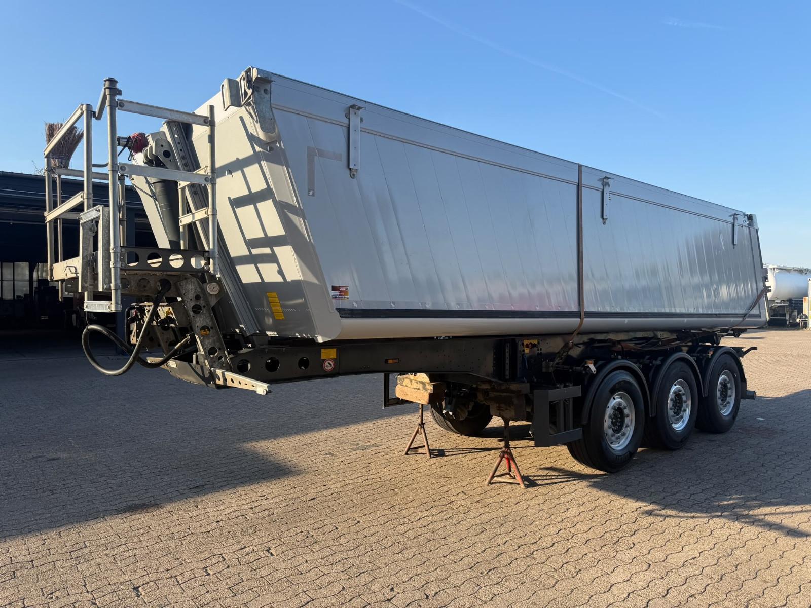 Schmitz Cargobull 26M3/ALUMULDE/BESCHÄDIGT/LIFTACHSE/DEUTSCH!
