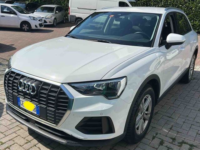 AUDI Audi Q3 35 TDI S tronic Business Advanced