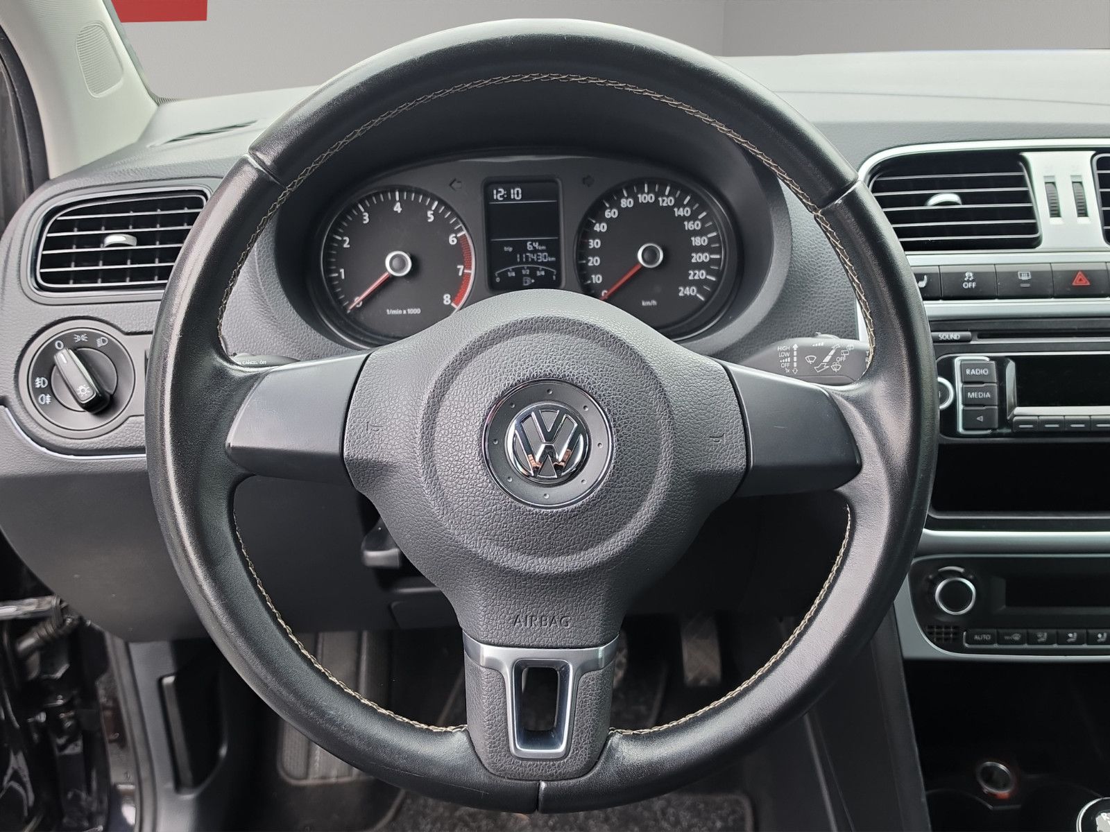 Fahrzeugabbildung Volkswagen Polo V Match 4-TÜRIG SHZ PDC LEDER