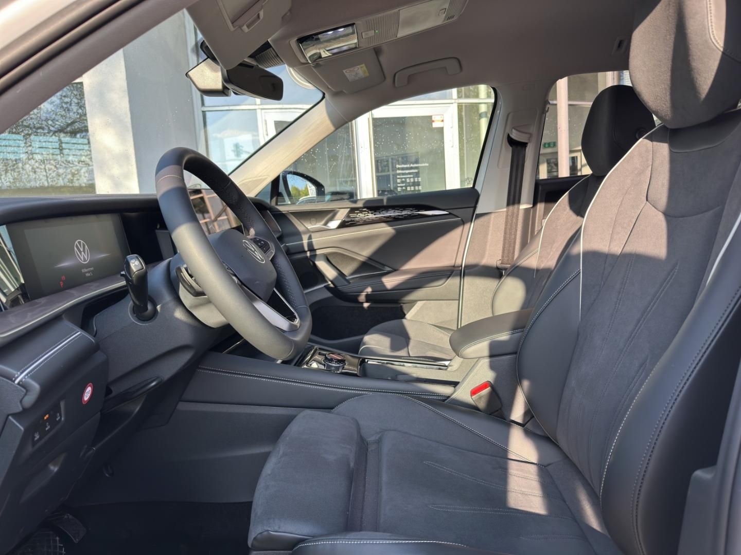 Fahrzeugabbildung Volkswagen Tayron Elegance AHK,Navi,App Connect 7 Sitze uvm