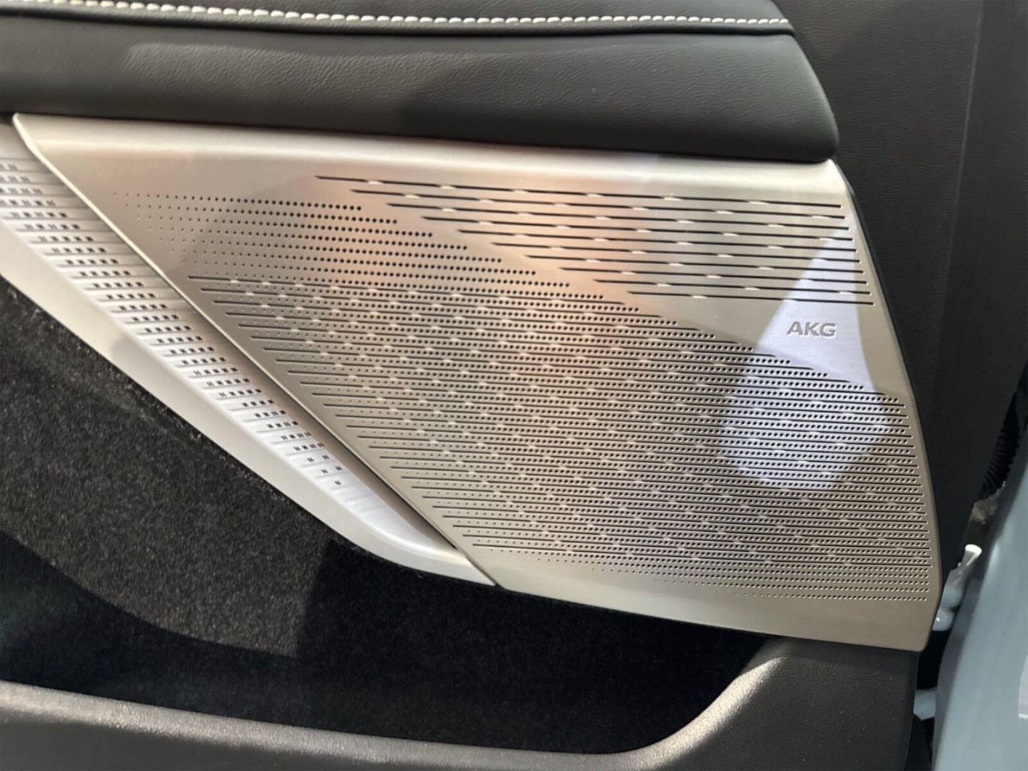 Fahrzeugabbildung Cadillac OPTIQ AWD Studio Edition 1 of 50 inkl. Winterrad