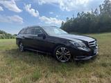 Mercedes-Benz E 220 BlueTEC T AVANTGARDE AVANTGARDE W212 Kombi - Mercedes-Benz E-Klasse W212 mit Diesel-Antrieb