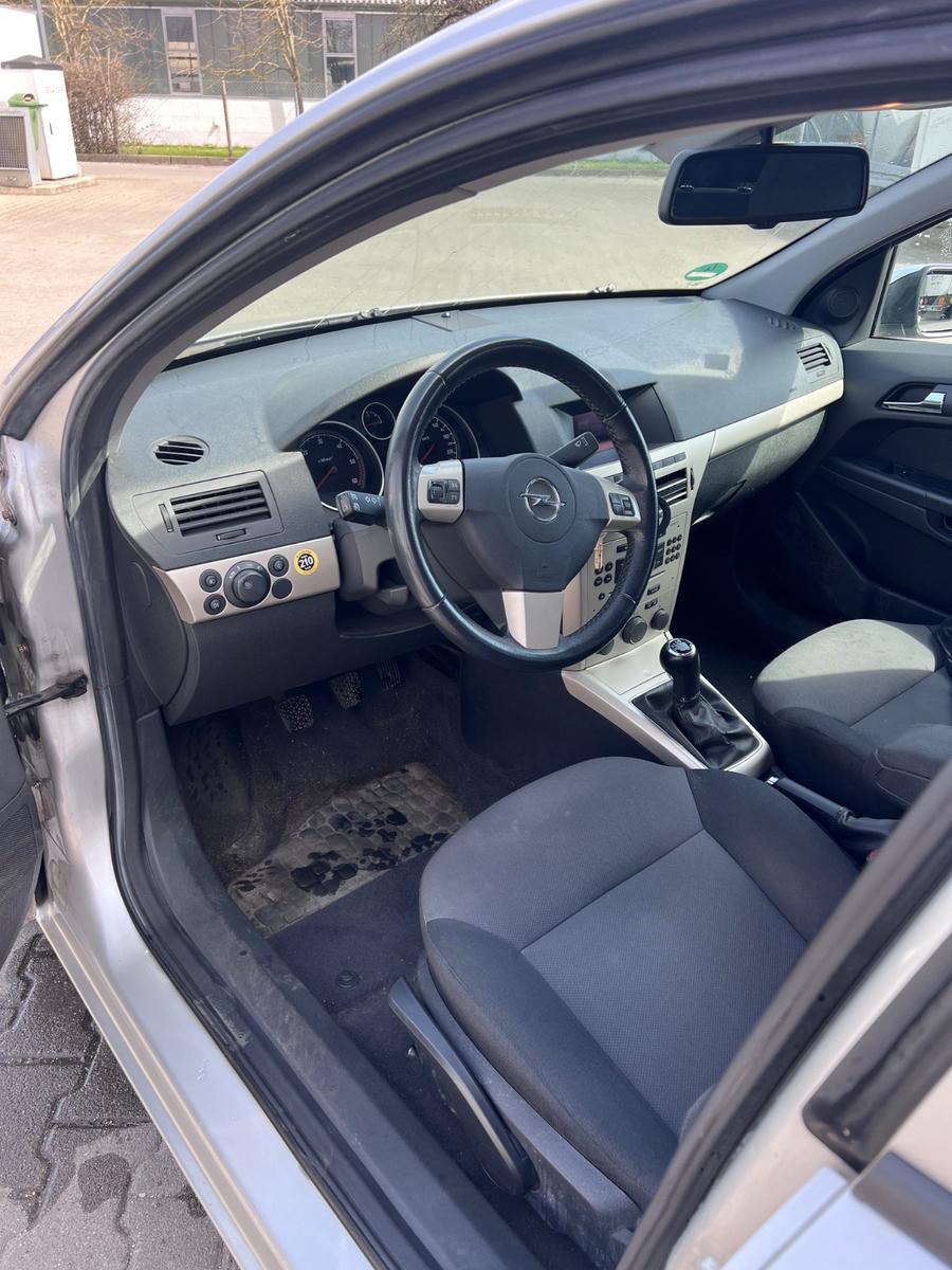 Opel Astra 2008 — photo 9