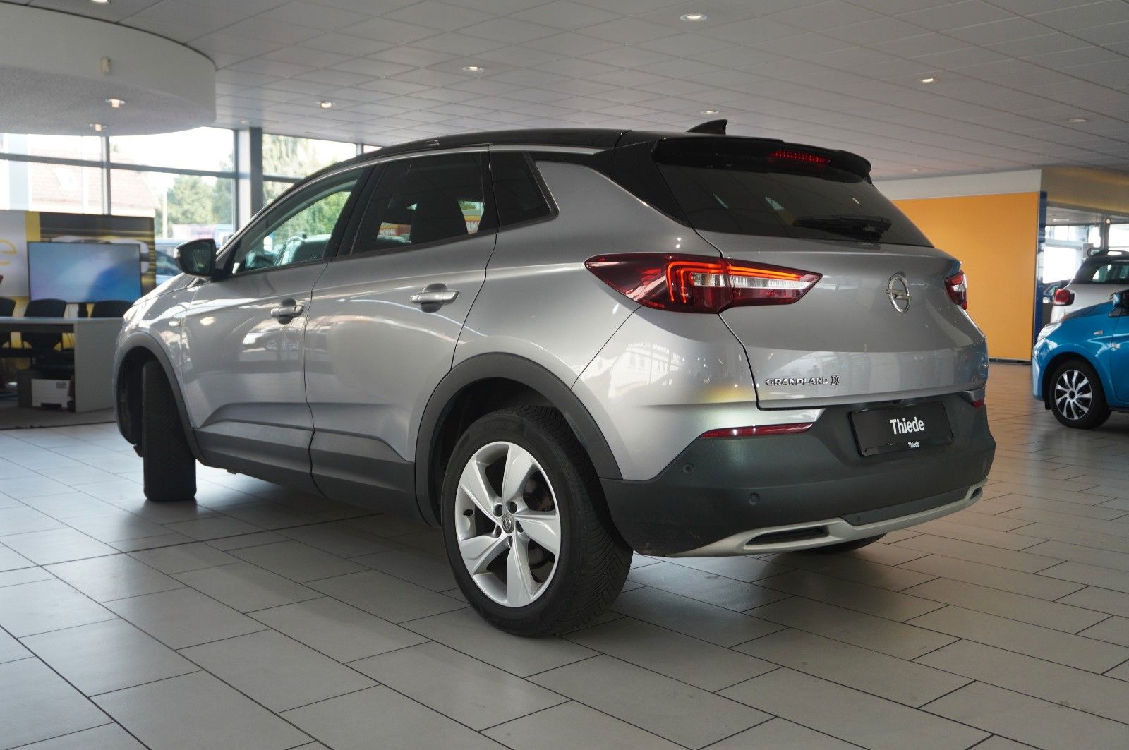 Fahrzeugabbildung Opel Grandland (X) 1.2T INNOV. NAVI/LED/KAMERA/PANO.