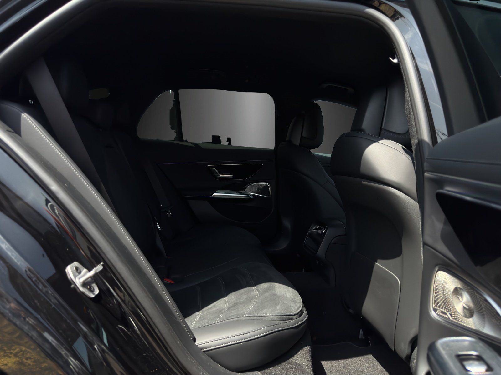 Fahrzeugabbildung Mercedes-Benz E220d T AMG Advanc+ AIRMATIC Burme AHK 20"DISTRO