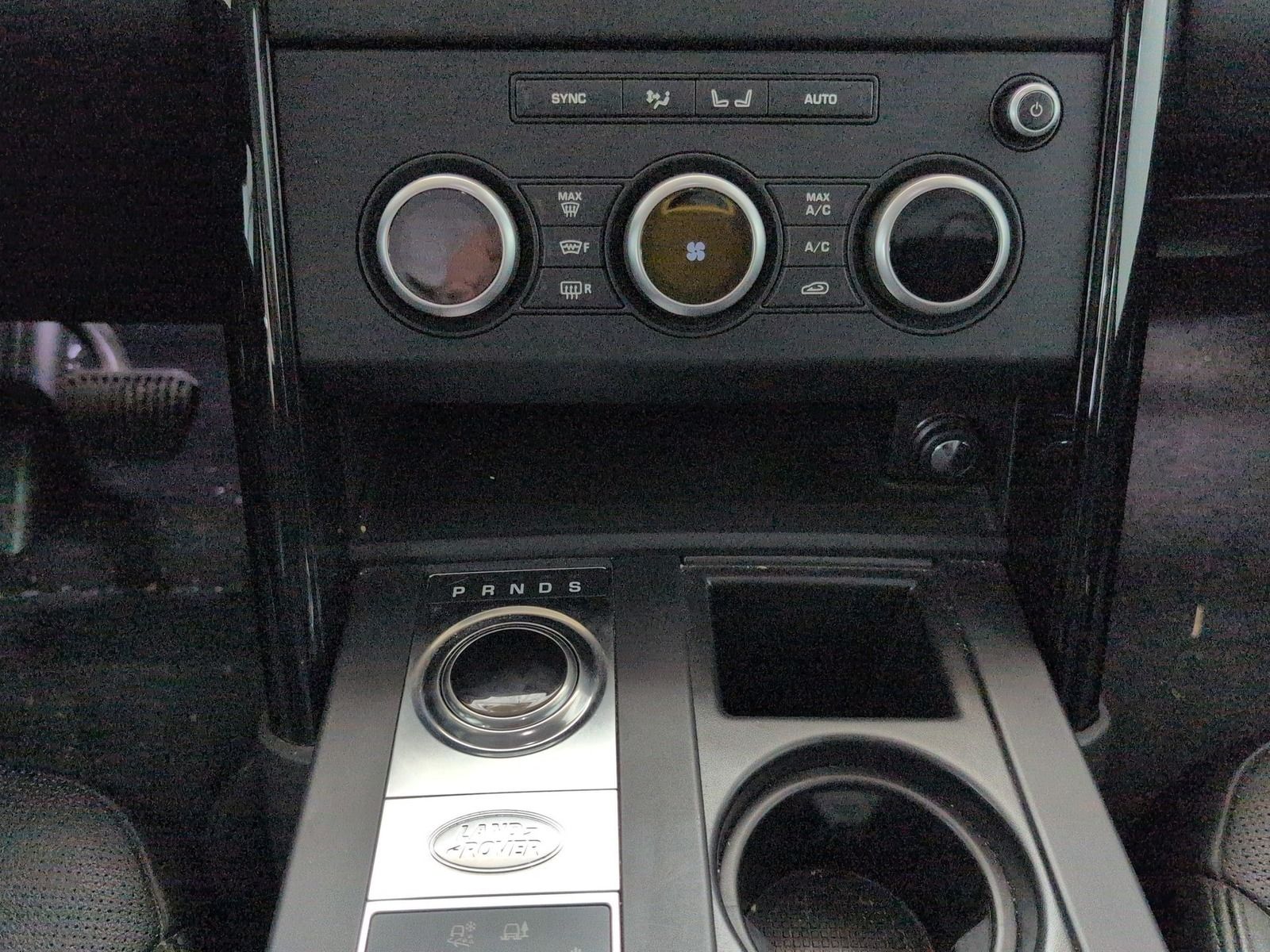 Fahrzeugabbildung Land Rover Discovery 5 2.0 TD4 SE * Leder * AHK * Navi*