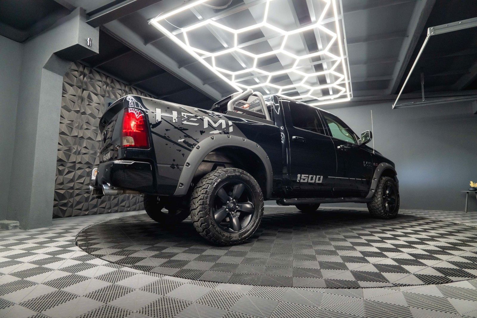 Fahrzeugabbildung Dodge RAM 5.7 V8 HEMI 4x4 OFFROAD Night-Paket *LED*AHK