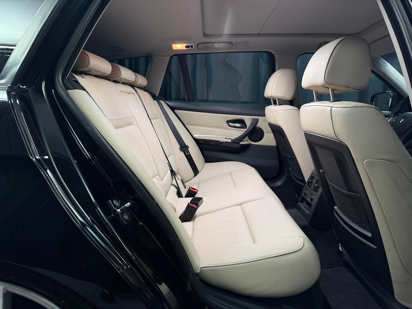 Fahrzeugabbildung BMW 335 i xDrive Touring|LEDER|NAVI|PANO