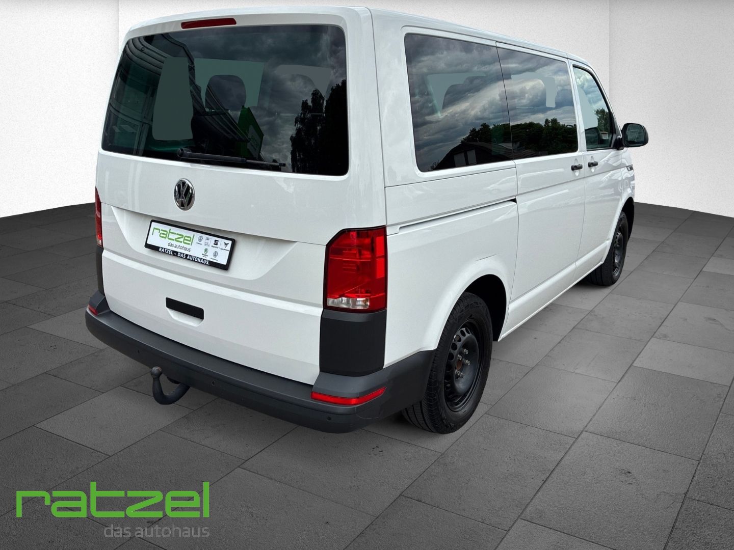 Fahrzeugabbildung Volkswagen T6.1 Kombi KR 2.0 TDI 9 Sitzer AHK DAB Park Dist