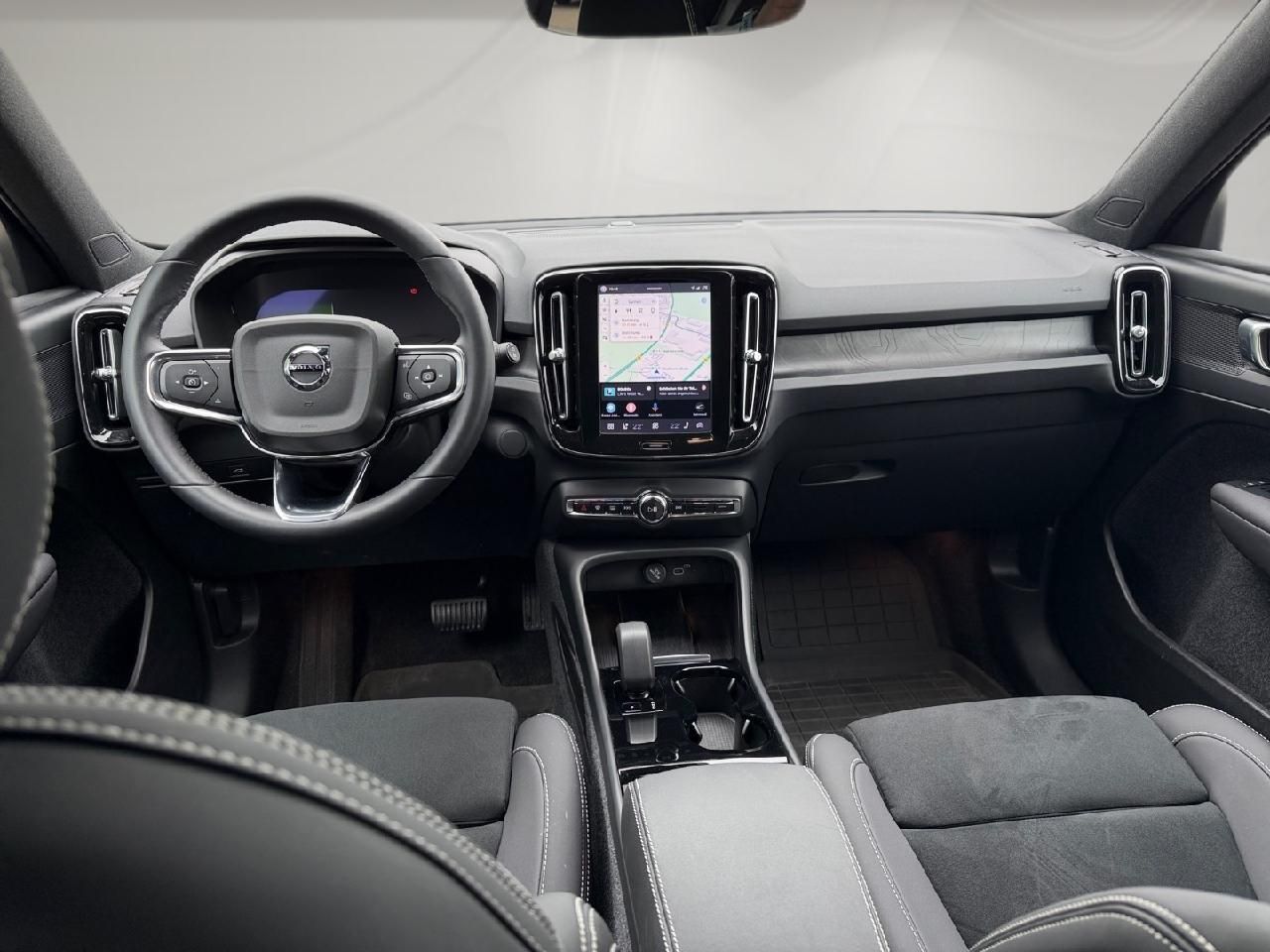 Fahrzeugabbildung Volvo XC40 Single Engine Plus RWD
