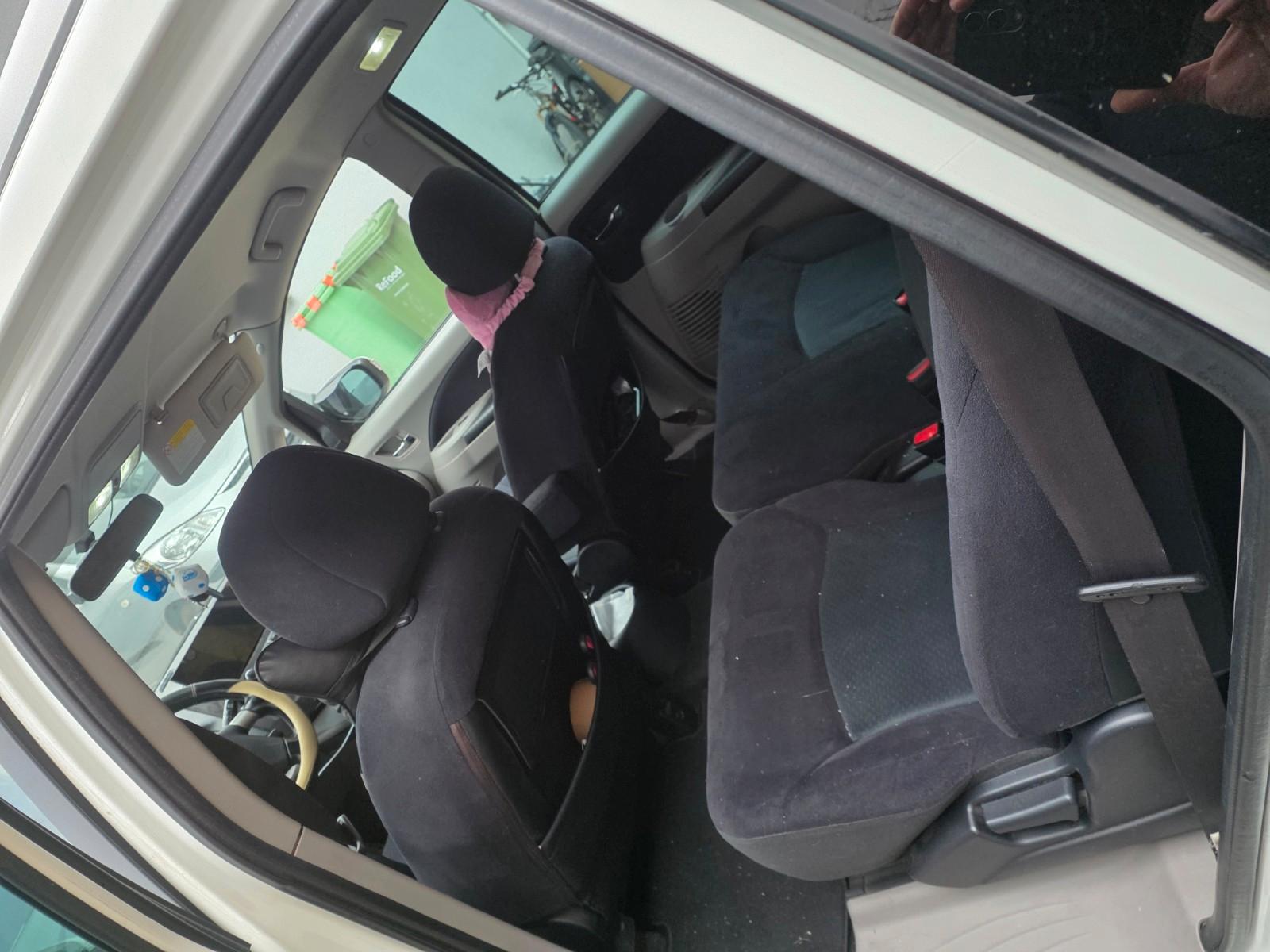 Mitsubishi Grandis 2008 — photo 8