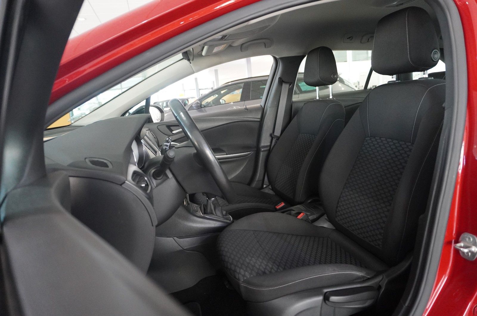 Fahrzeugabbildung Opel Astra K ST 1.2T BUSINESS NAVI/LED/SHZ/TEMP./DAB+