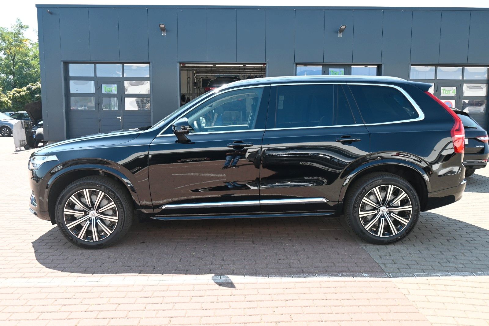 Fahrzeugabbildung Volvo XC90 B5 D AWD Plus Bright