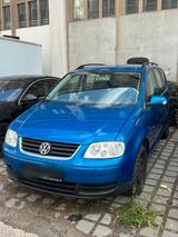 Volkswagen VW Touran 1.6 Automatik TÜV neu - Volkswagen Touran mit Benzin-Antrieb: Kleinbus, Automatik, 1.6