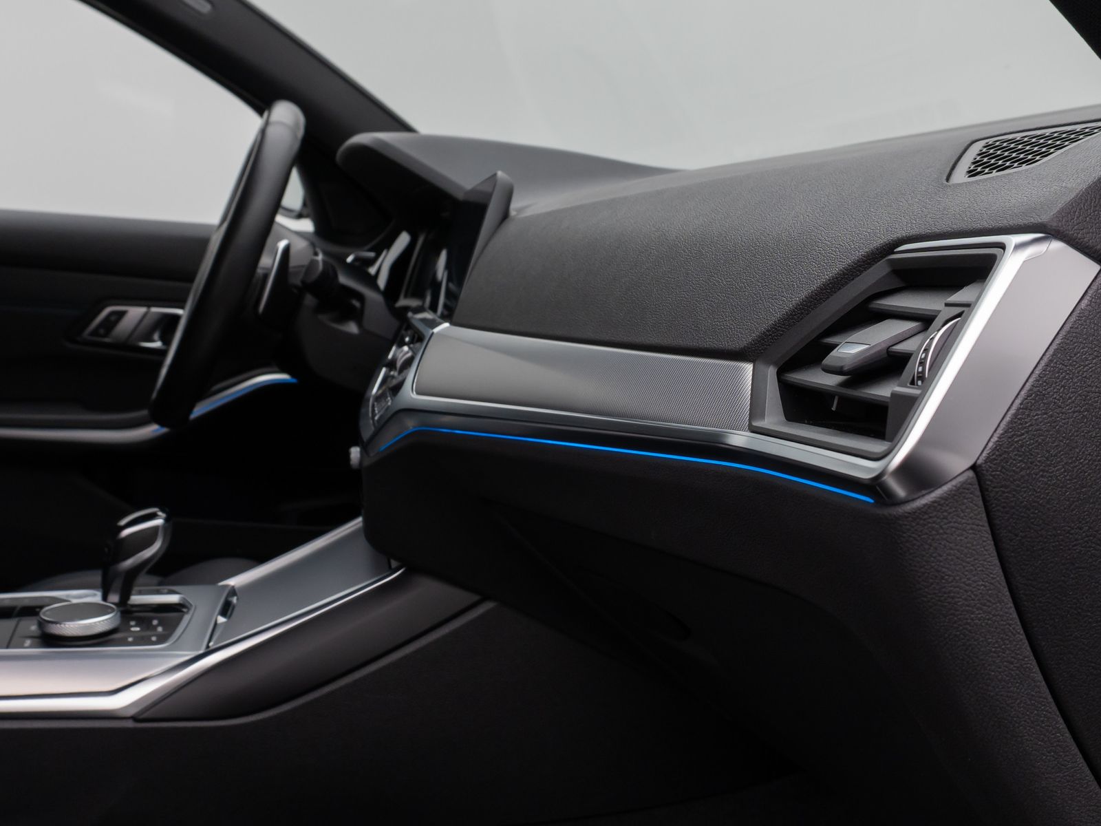 Fahrzeugabbildung BMW 330e M Sport Kamera Laser HUD DAB HiFi Komfort