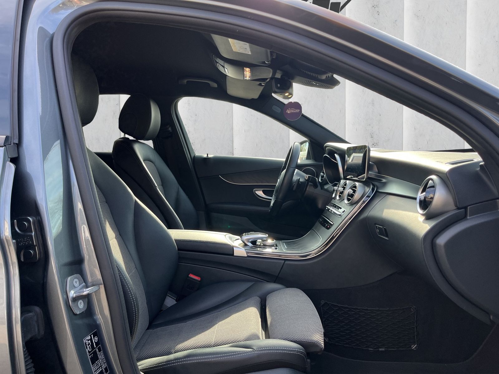 Fahrzeugabbildung Mercedes-Benz C 300 T*Night-Paket*LED*360°-Cam*SHZ*
