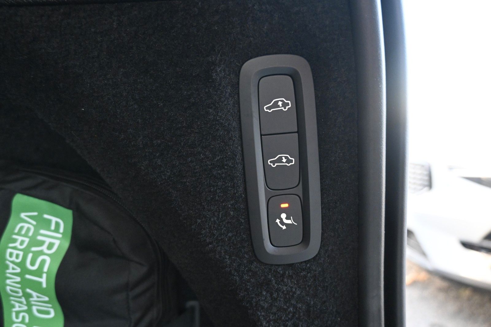 Fahrzeugabbildung Volvo XC90 B5D AWD Plus Dark*STDHZG*PANO*LUFT*360°*AHK