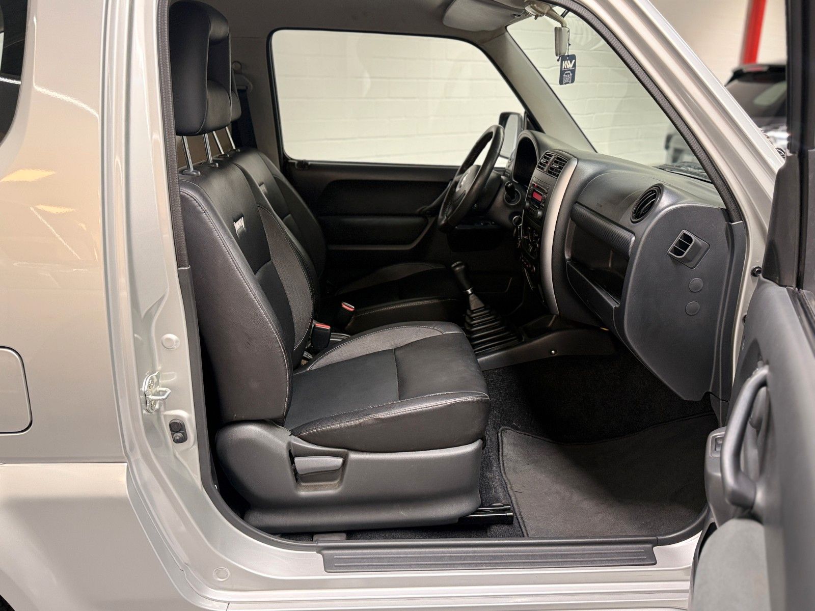 Fahrzeugabbildung Suzuki Jimny 1.3 4WD Style  / Sitzheizung