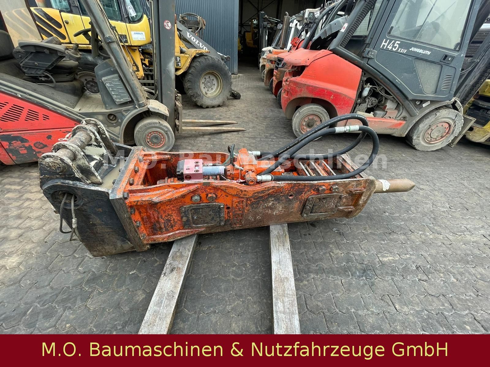 Fahrzeugabbildung Andere NPK E-210 A / Pickhammer / 17-25 T /