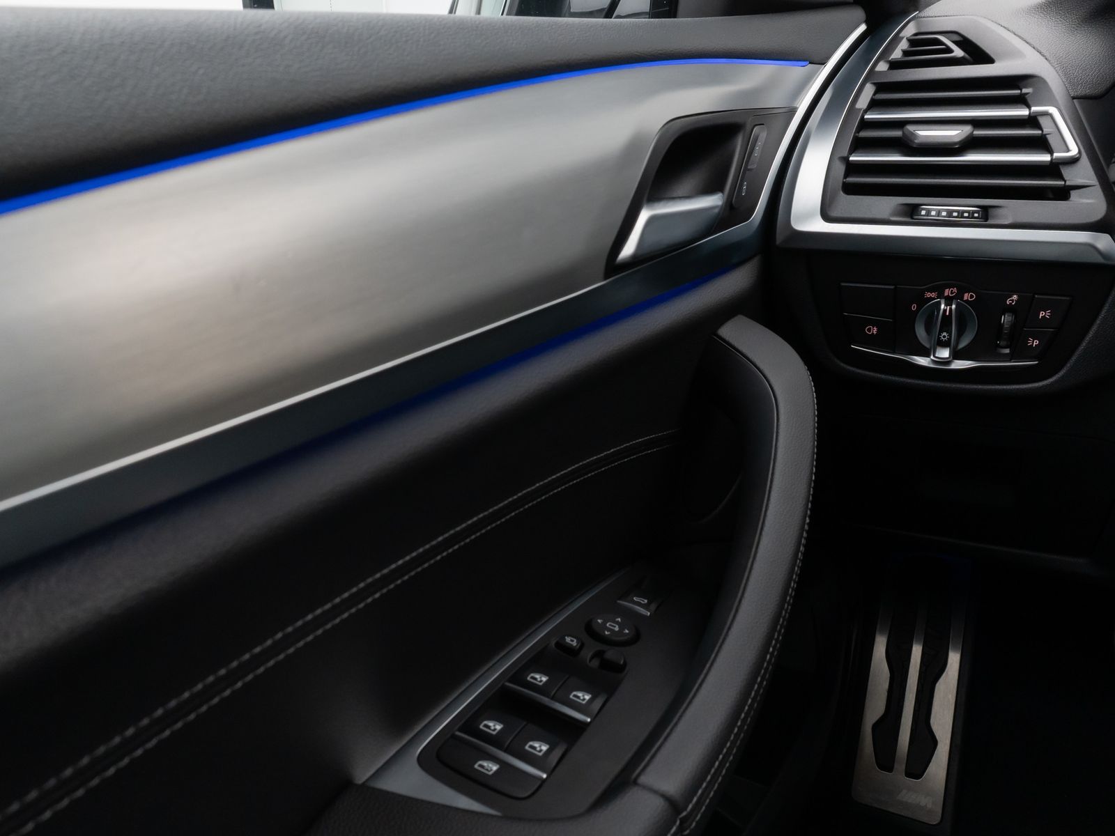 Fahrzeugabbildung BMW X3 xD30i M Sport Kamera DAB HiFi AdaptLED 19Zoll