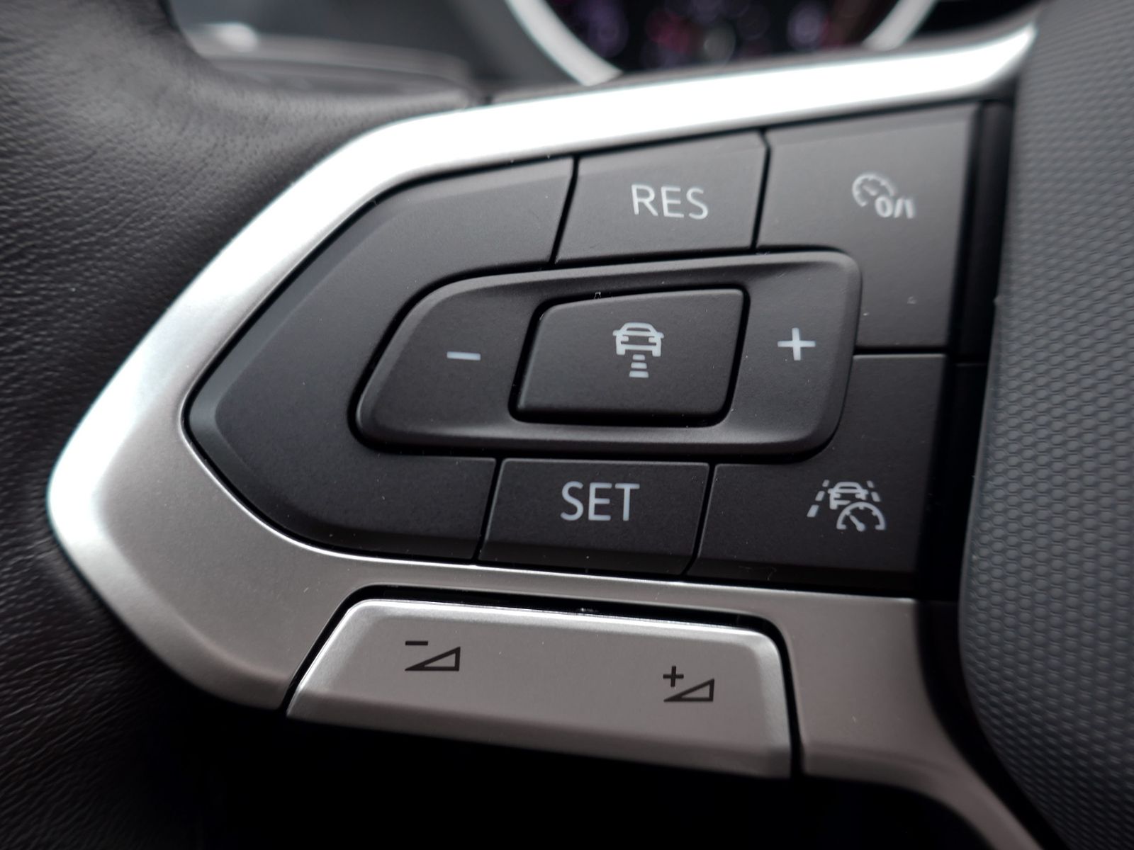 Fahrzeugabbildung Volkswagen Tiguan Move 1.5 TSI DSG | LED RFK ACC Navi