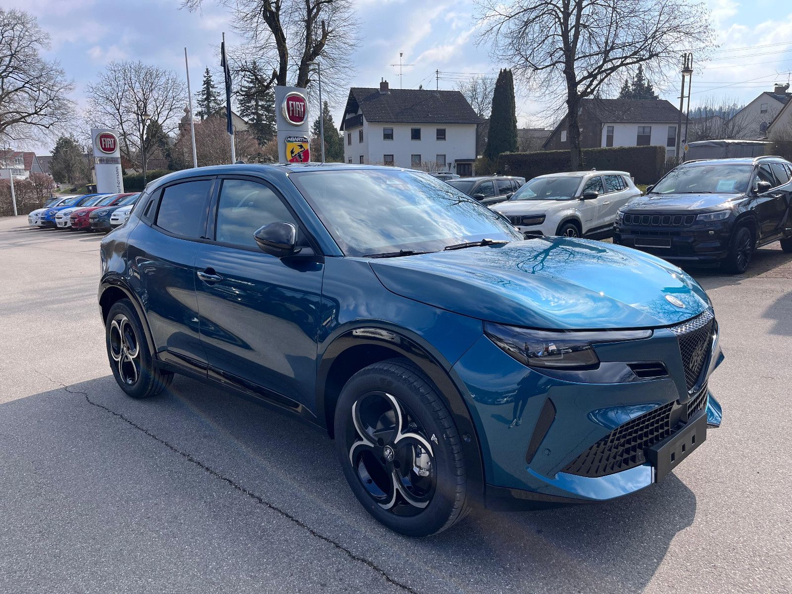 Fahrzeugabbildung Alfa Romeo Junior Ibrida 1.2 VGT 48V-Hybrid 107 kW Ti