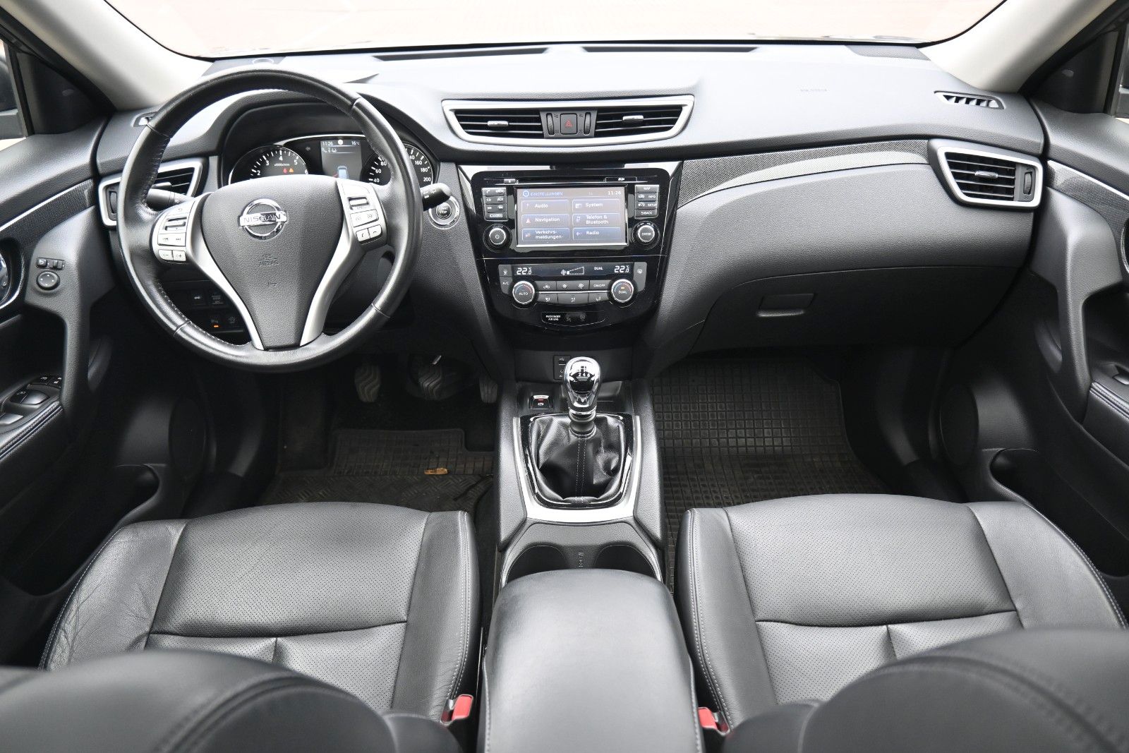 Fahrzeugabbildung Nissan X-Trail  1.6 DIG-T Schalter Tekna 4x2*360°*Pano