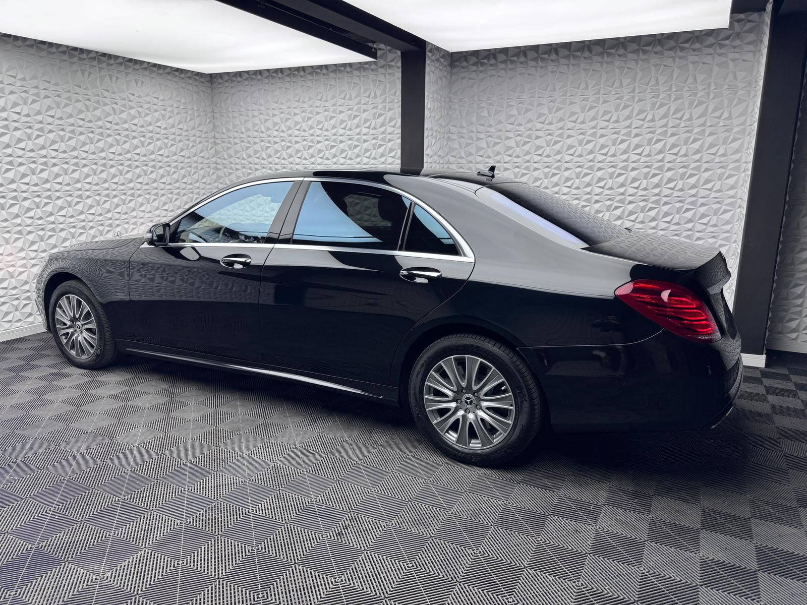 Fahrzeugabbildung Mercedes-Benz L AMG/4MATIC/PANO/BURMESTER/3xTV/CHAUFFEUR/DISTR