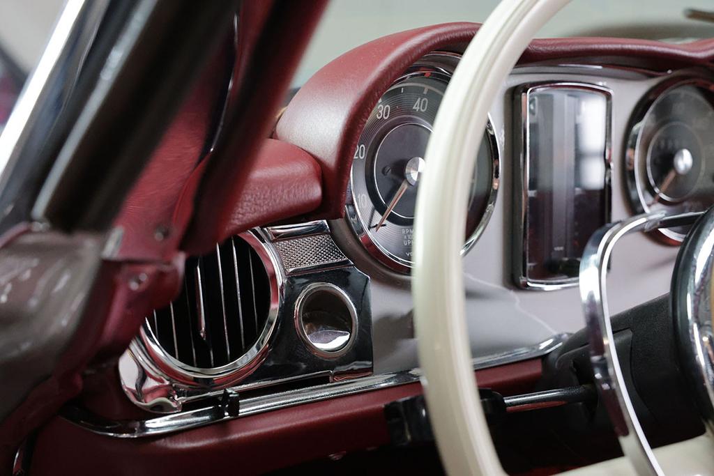 Mercedes-Benz SL 230