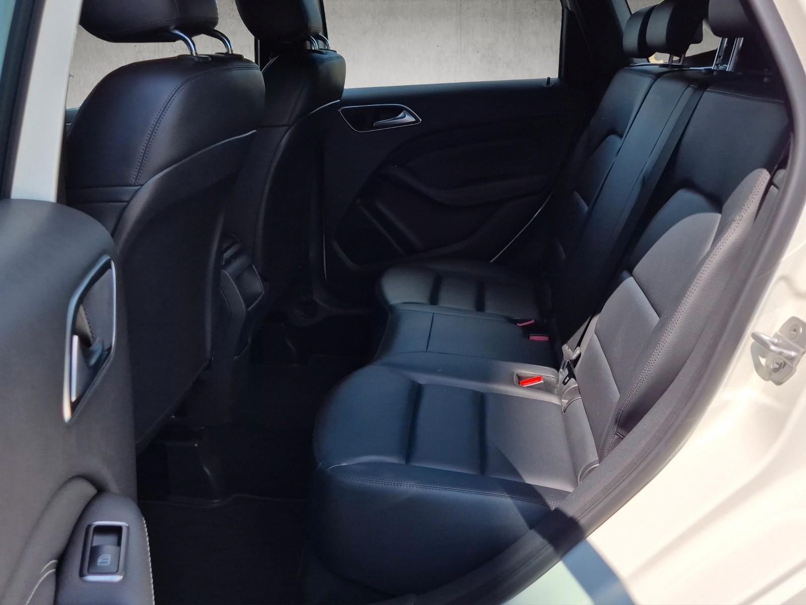 Mercedes-Benz B 180 Urban/Panorama/Amg 18"/Xenon/Navi