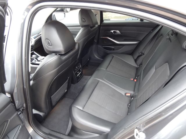 Fahrzeugabbildung BMW 320d Sport Line/1.Hd/Virtual/AHK/Leder Navi/