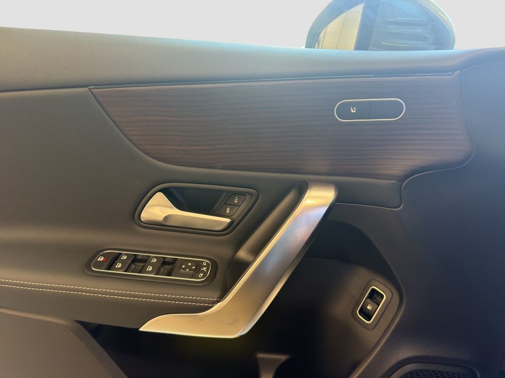 Fahrzeugabbildung Mercedes-Benz A 250 e Kompaktlimousine mit EQ Hybrid Technolog