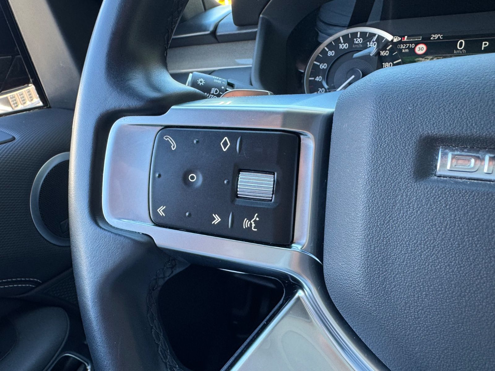 Fahrzeugabbildung Land Rover Discovery  R-Dynamic AWD/7-SITZER/360'°Cam/AHK