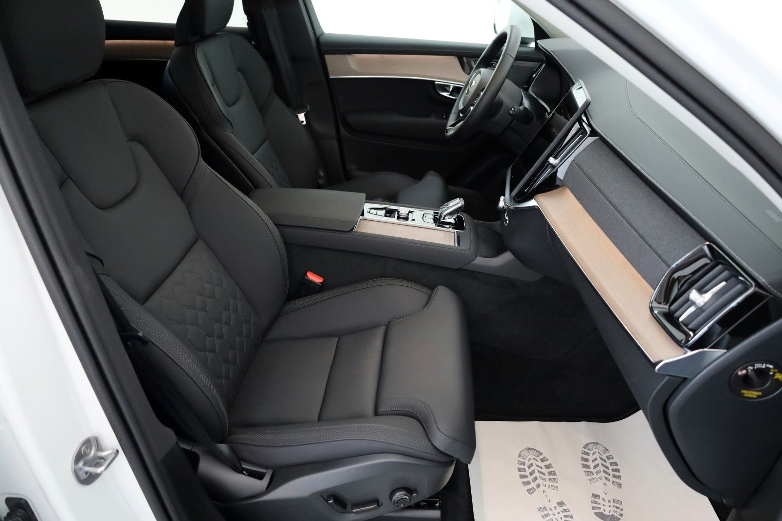 Fahrzeugabbildung Volvo XC90 Plus Bright AWD 7Si,Leder,Navi,LED,HUD,360°
