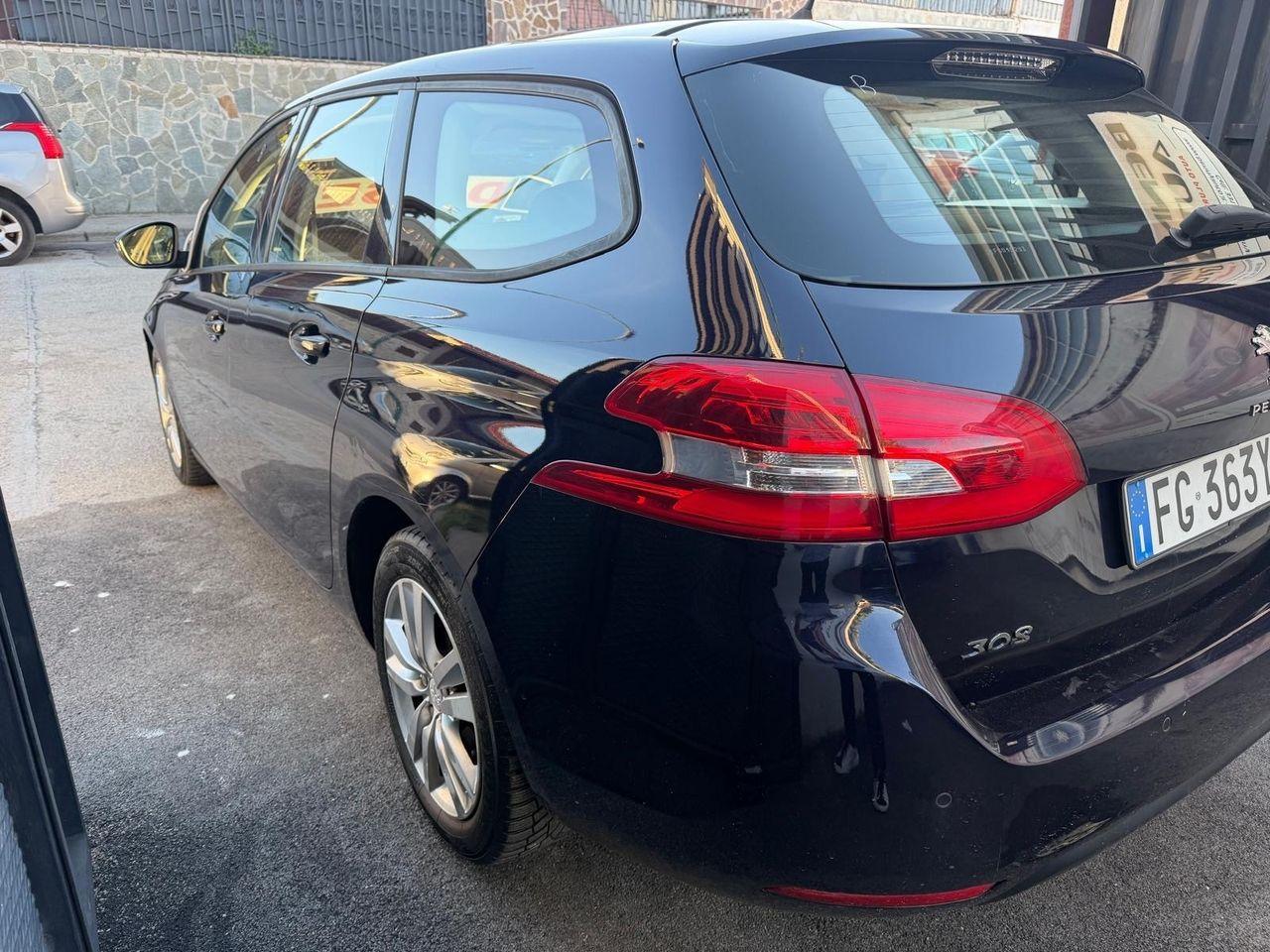 Peugeot 308 2015 — interior