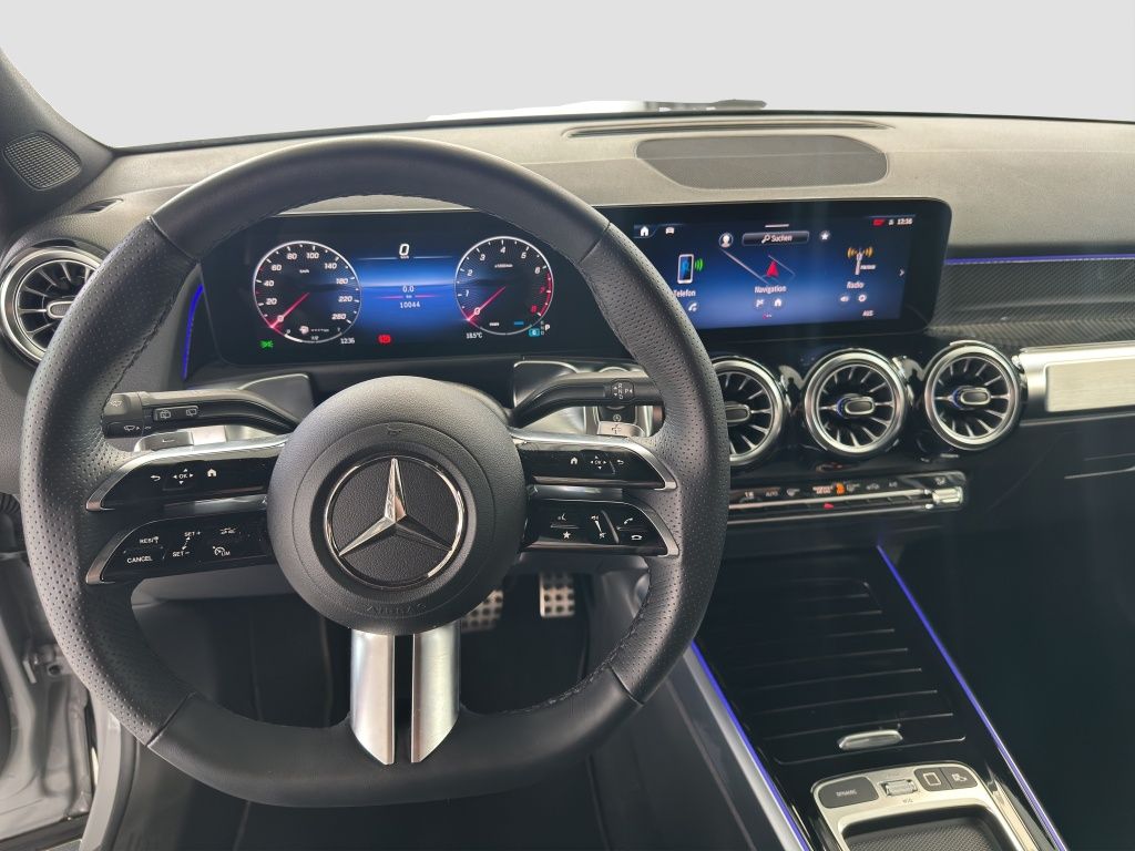 Fahrzeugabbildung Mercedes-Benz GLB 200 AMG*Night*LED*KeyLess*PDC*ParkAss*RFK