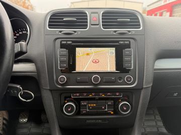 Volkswagen Golf VI Var. Match 2.0TDI+Kamera+AHK+Navi+SHZ+