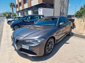 Alfa-Romeo Giulia - 1