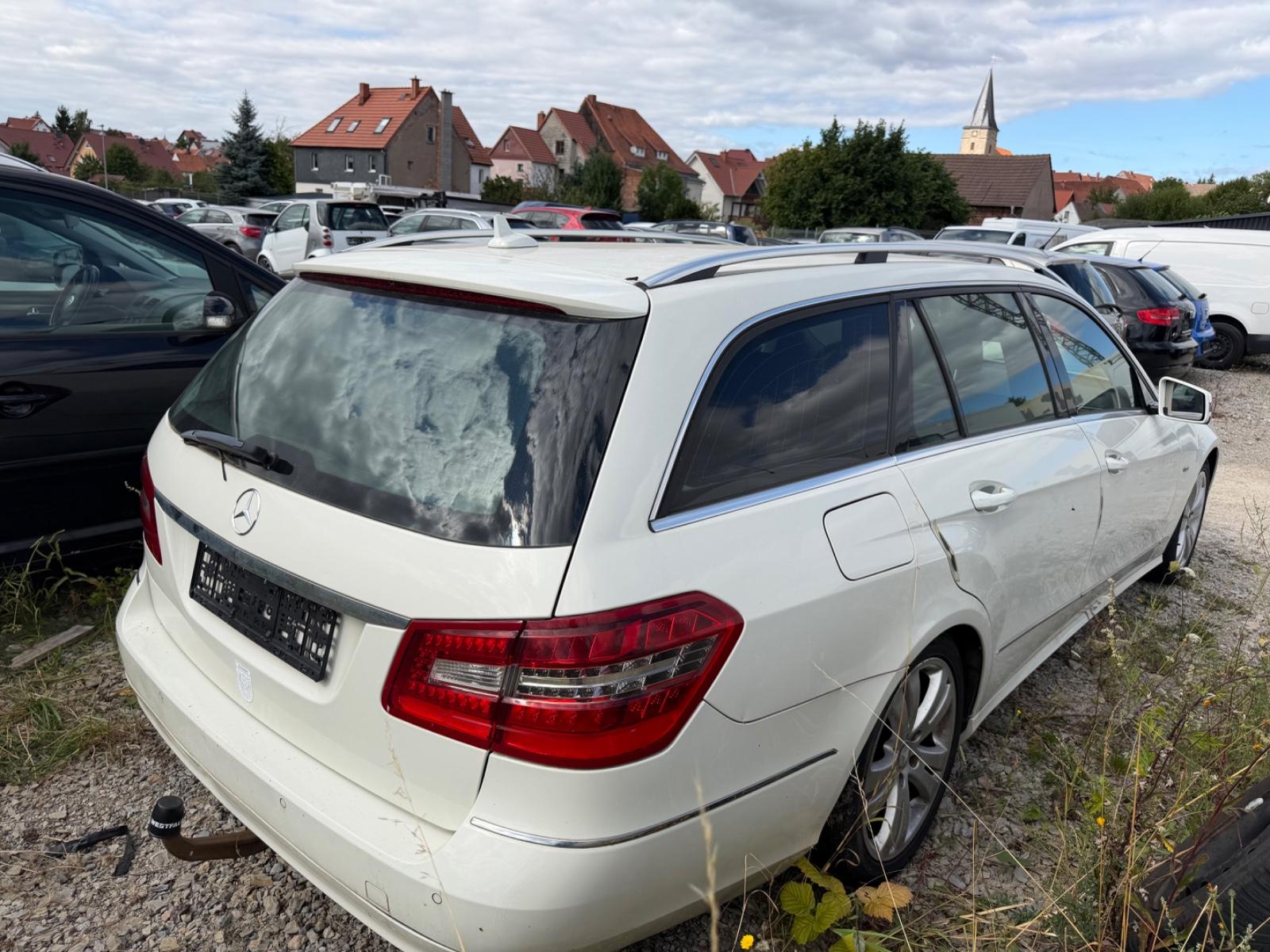 Mercedes-Benz E200 2010 — engine 2.143 cm³, 136 HP (100kW)