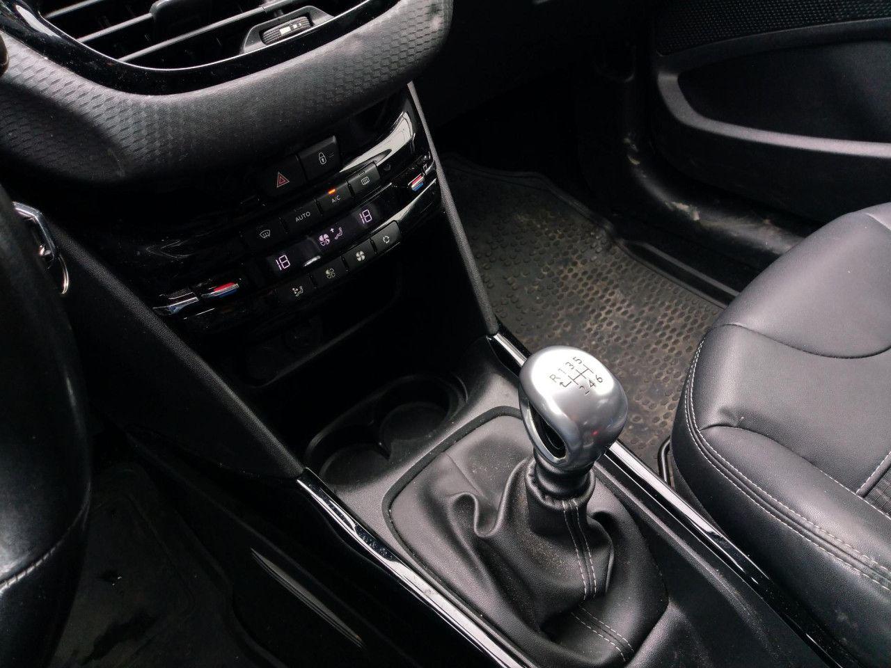 Peugeot 2008 1,2 Navi Sitzheizung Tempomat PDC Alu Klima