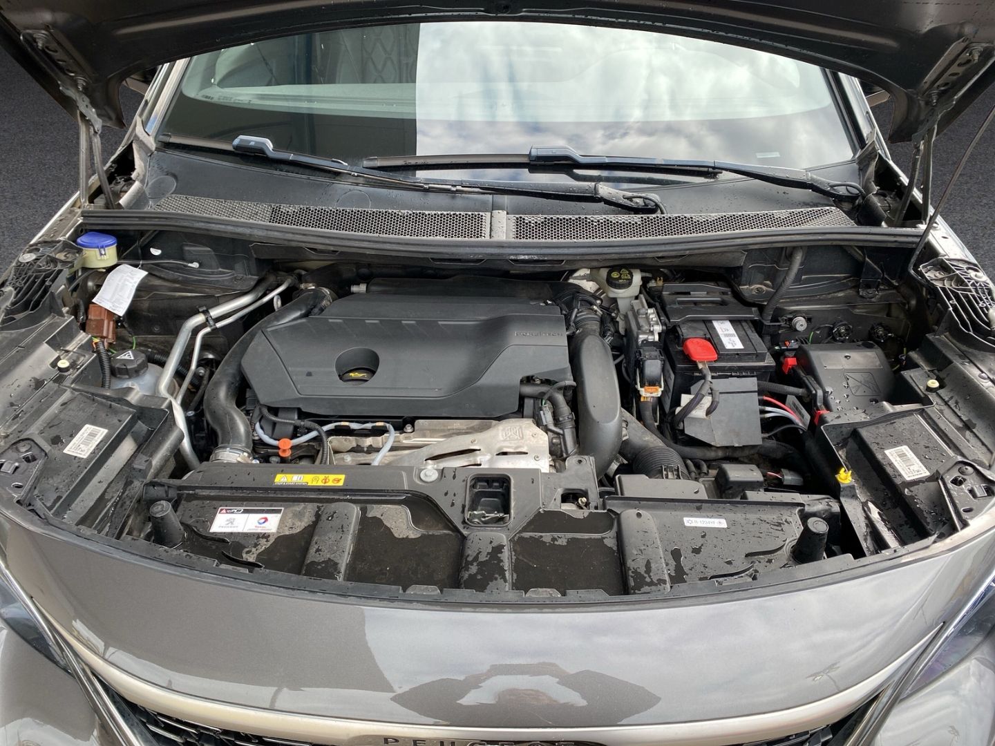 Fahrzeugabbildung Peugeot 3008 Allure 1.6 PureTech 180 AHK Navi/Glasdach