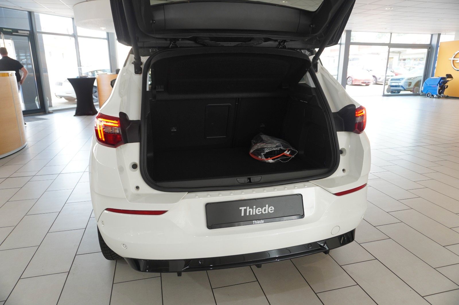 Fahrzeugabbildung Opel Grandland (X) 1.6T GSe HYBRID 4X4 NAVI/LED/SPORT