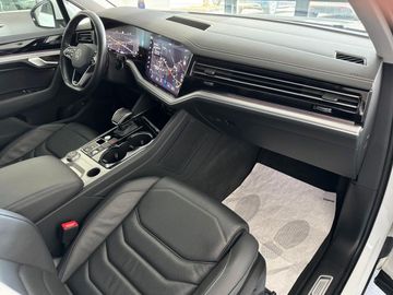 Volkswagen Touareg - 12