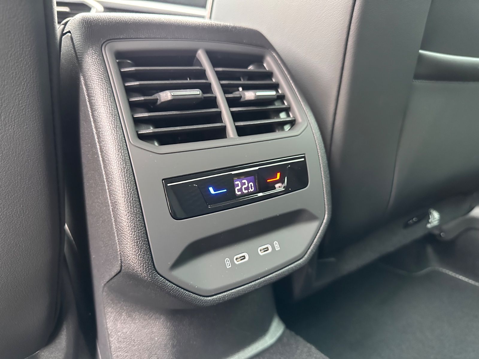Fahrzeugabbildung SEAT Leon ST FR 1.5 eTSI DSG LED/GRA/SHZ/Kamera/APP