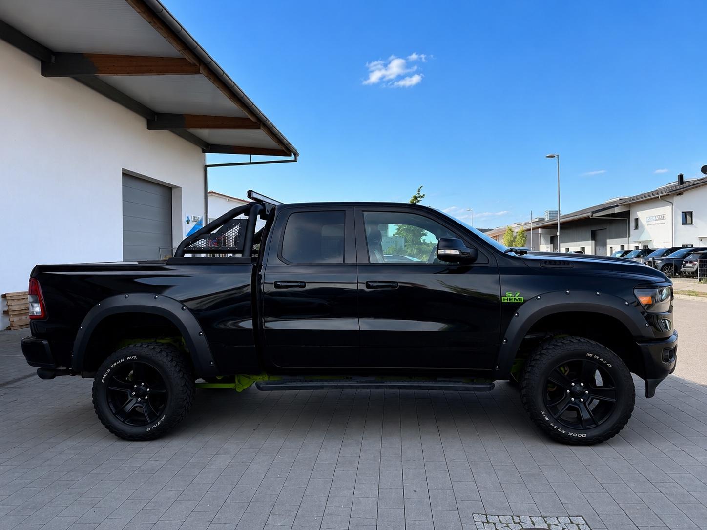 Dodge RAM 5.7 HEMI BIGHORN 4x4 LED LEDER NAVI LPG