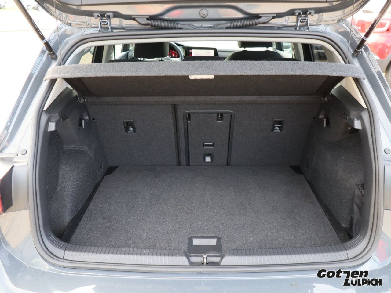Fahrzeugabbildung Volkswagen Golf VIII 1.5 eTSI Move DSG Navi Bluetooth LED